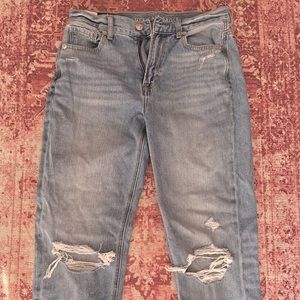 american eagle light blue high waisted jeans. size 2